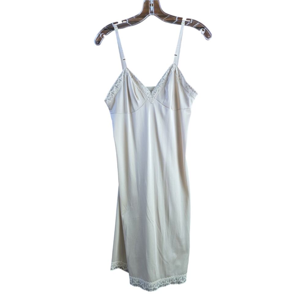 Vintage Vanity Fair Full Slip Womens sz 34 Nude Nylon Lace Adjustable Strap
